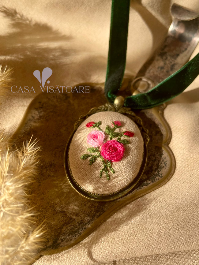 medalion flori cu catifea verde